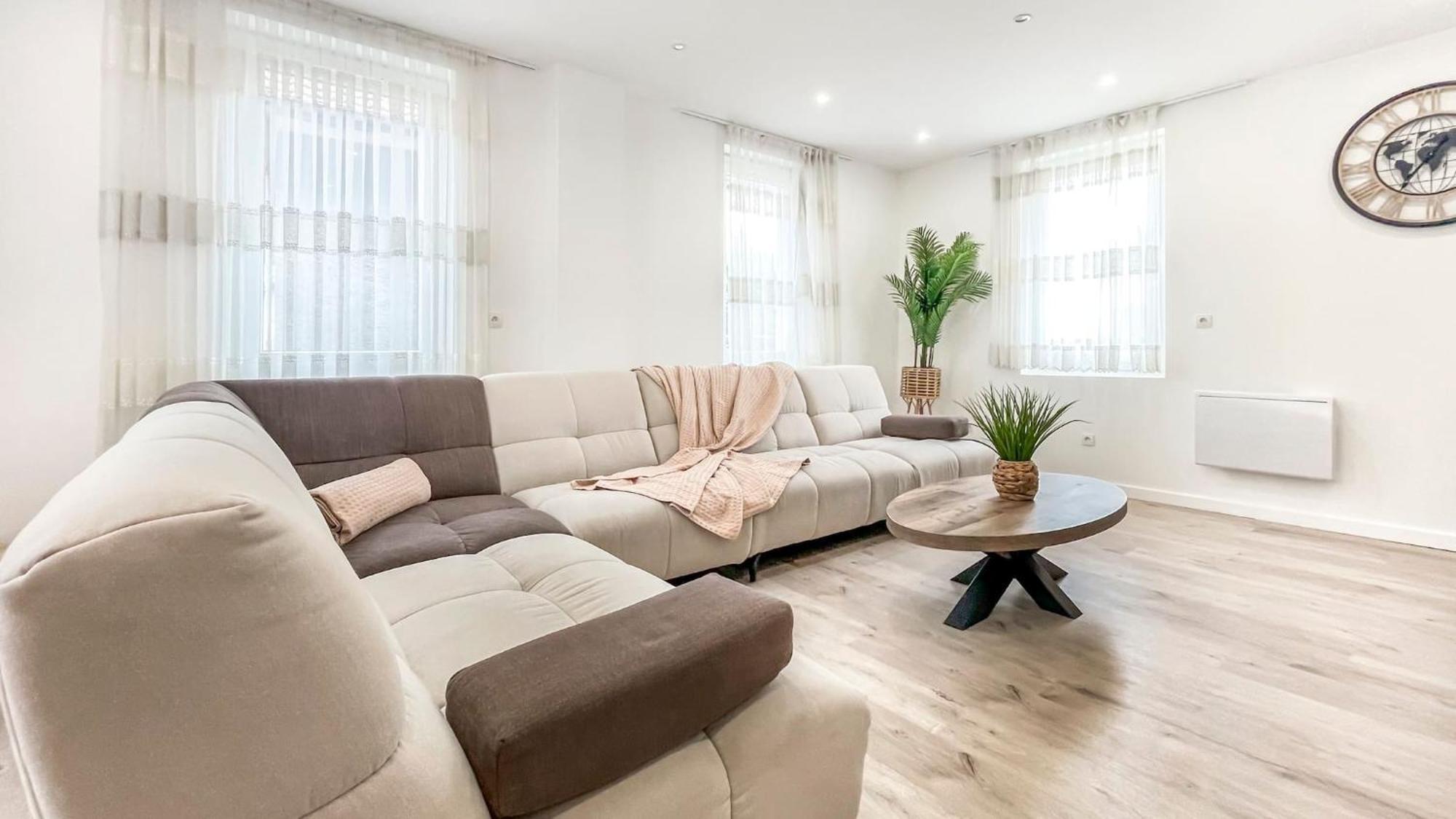 Homey Sakine- Proche Centre- Netflix- Wifi クリューズ エクステリア 写真